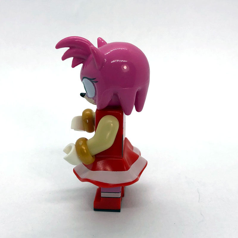 Amy Rose Minifig side