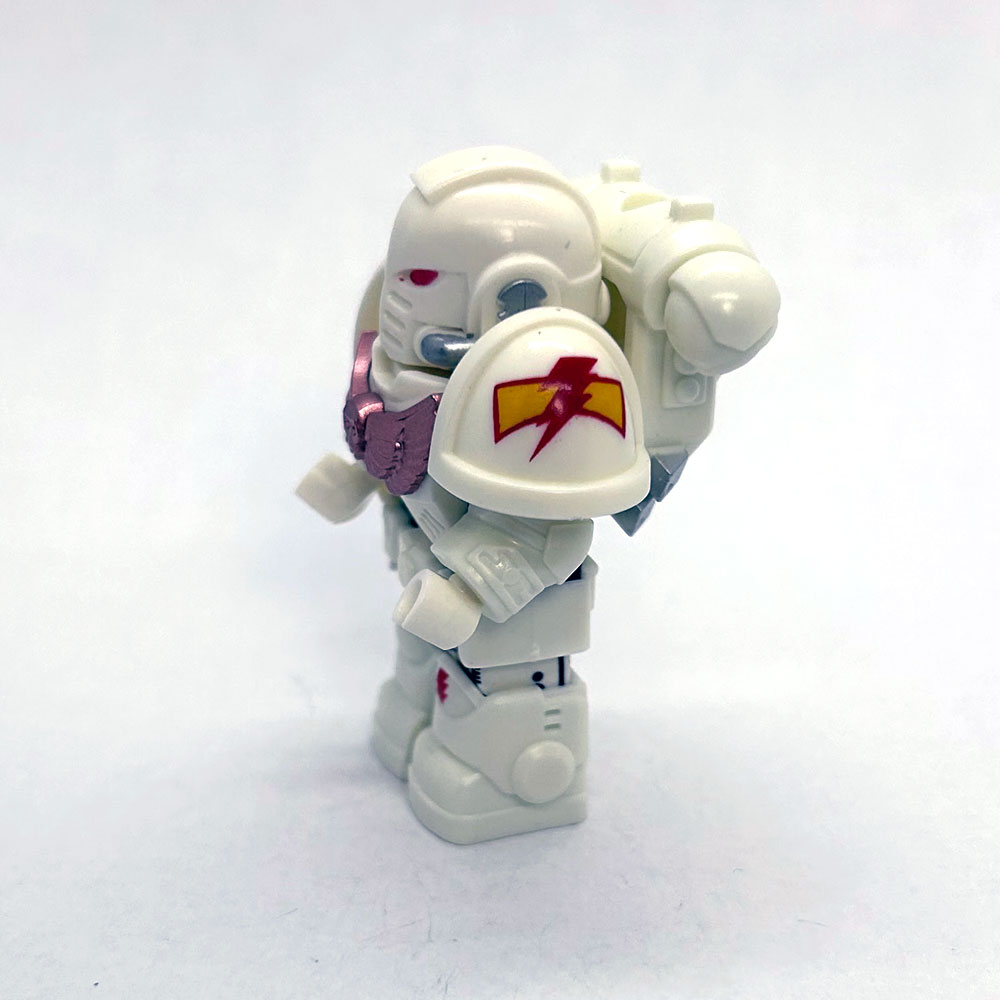 Space Marine Minifig White Scars – side