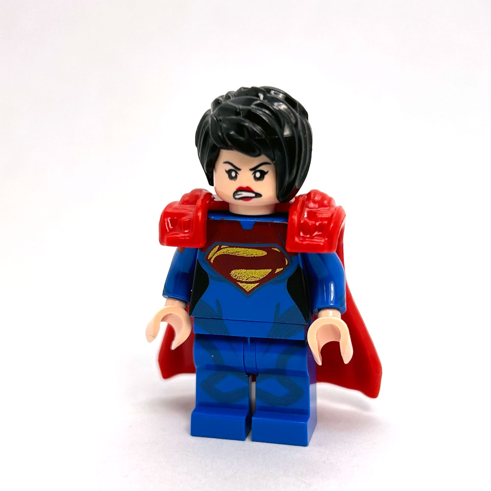Supergirl Minfig – Backwards face 2