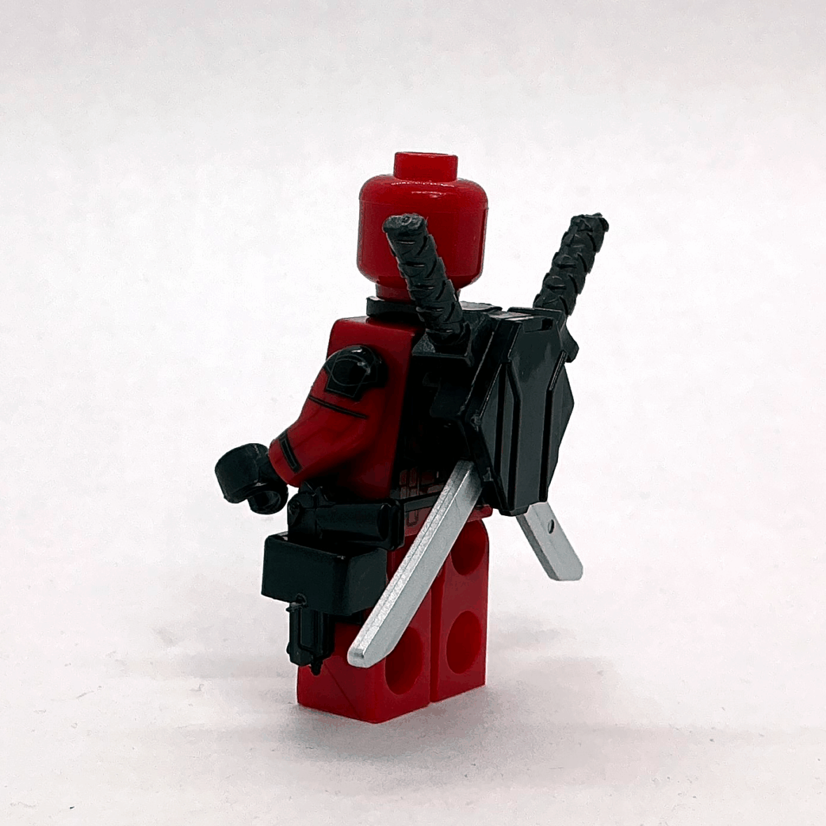 Deadpool minifig micropool side