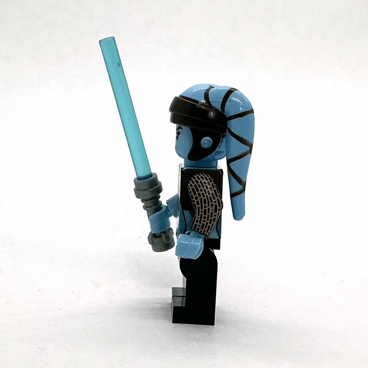 Aayla Secura minifig side